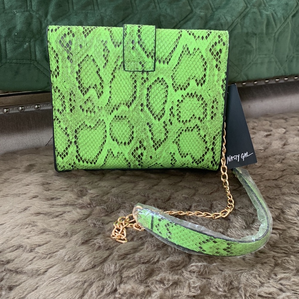 Nasty Gal Neon Green Snakeskin Crossbody Bag with Gold Chain - Picture 2 of 6